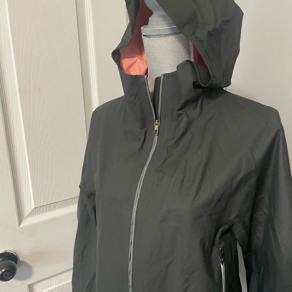 Lululemon rain jacket size small - Picture 5 of 5